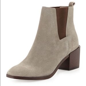 Pour La victoire Fara Suede Ash ankle booties